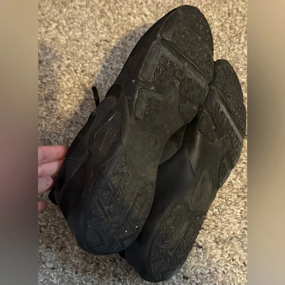 Nike Men’s Legend Essential 2 Black - Picture 4 of 4